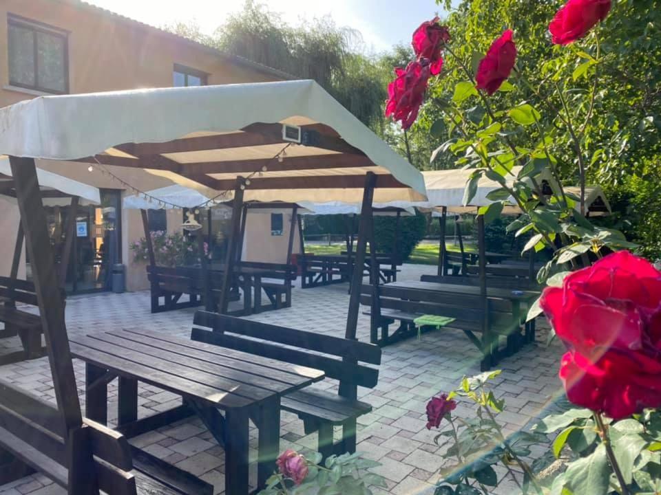 Complexe Les 4 Saisons Hotel Oust Екстериор снимка