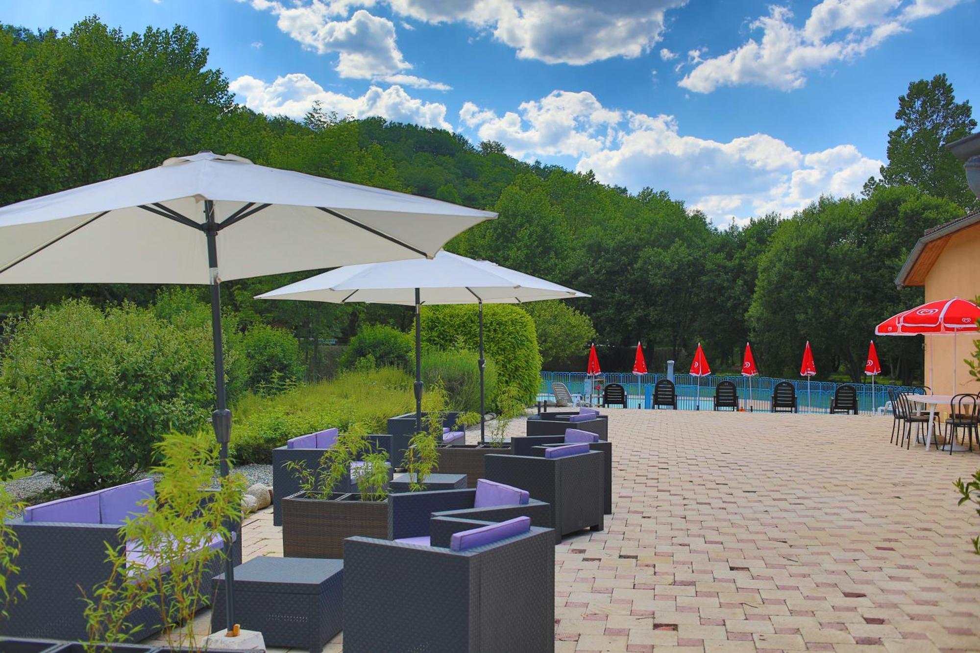 Complexe Les 4 Saisons Hotel Oust Екстериор снимка