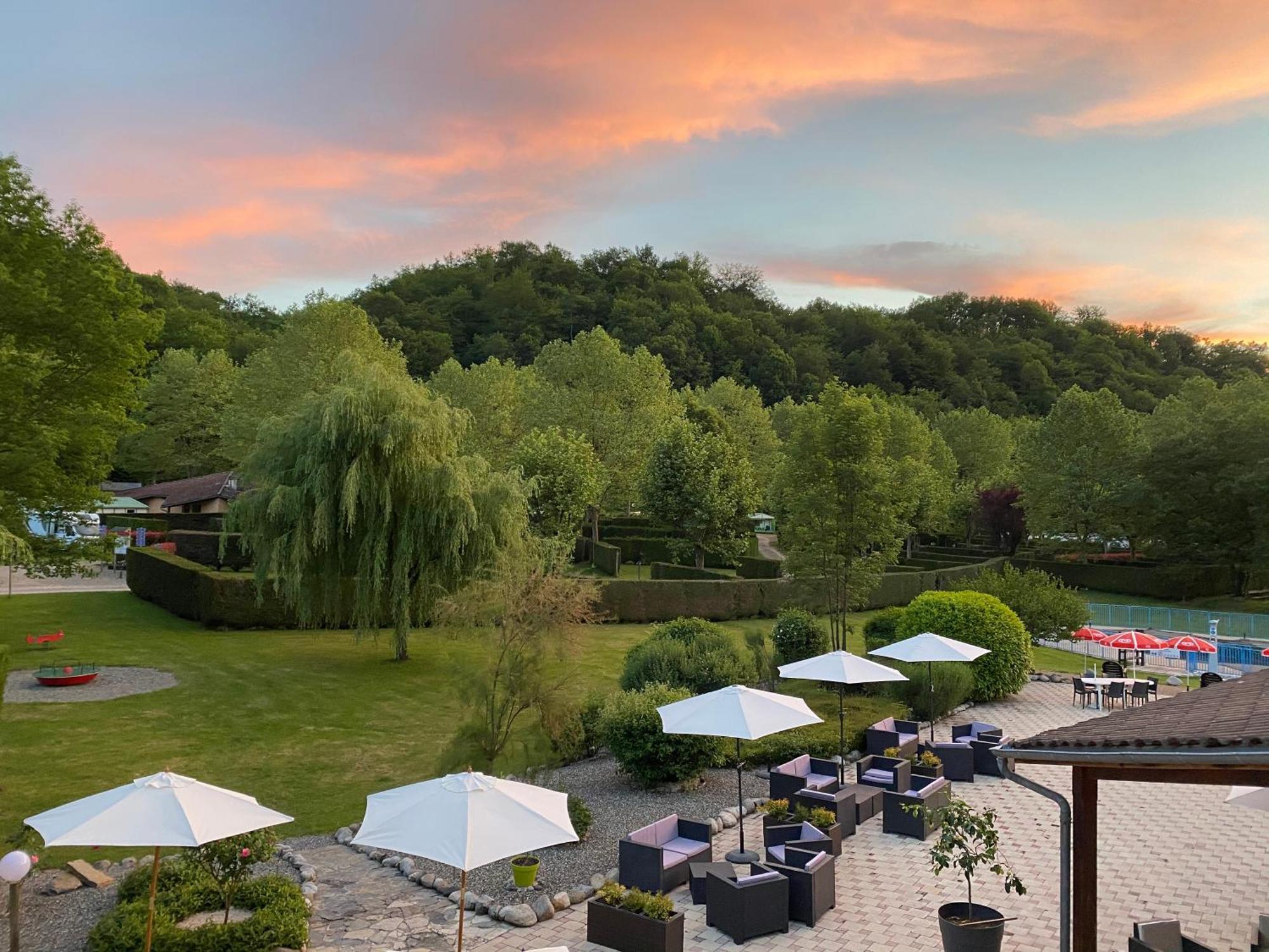 Complexe Les 4 Saisons Hotel Oust Екстериор снимка