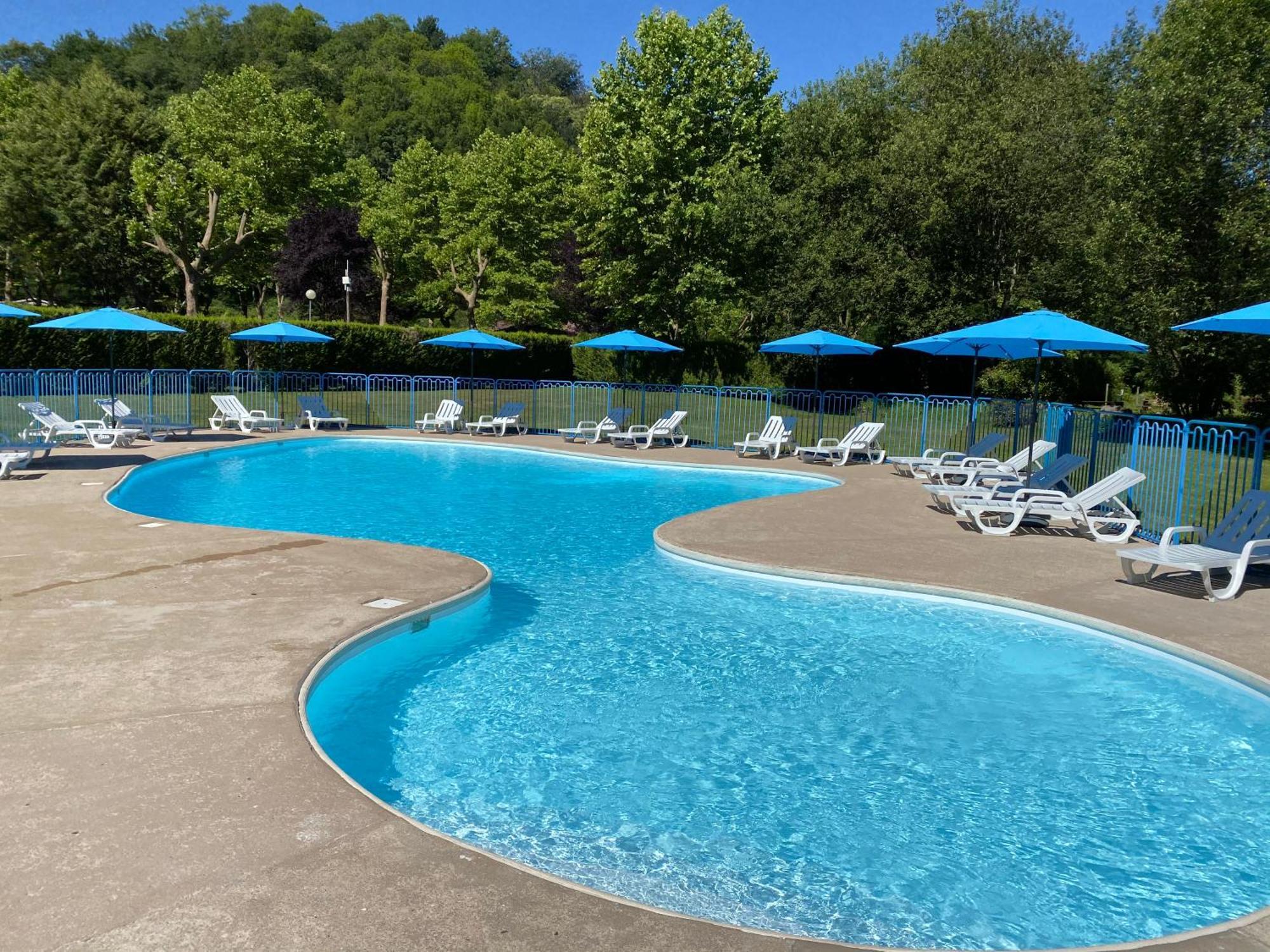Complexe Les 4 Saisons Hotel Oust Екстериор снимка